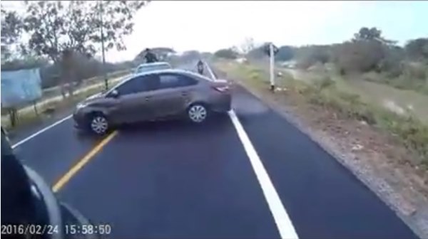 คลิปตำรวจไล่ล่าคนร้าย คลิปตำรวจไล่ล่าคนร้าย