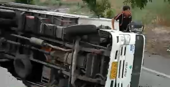 ถนนทรุด 2 เมตร ถนนทรุด 2 เมตร