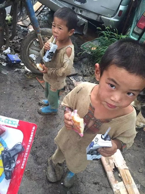 เด็กถูกขังกรง เด็กถูกขังกรง