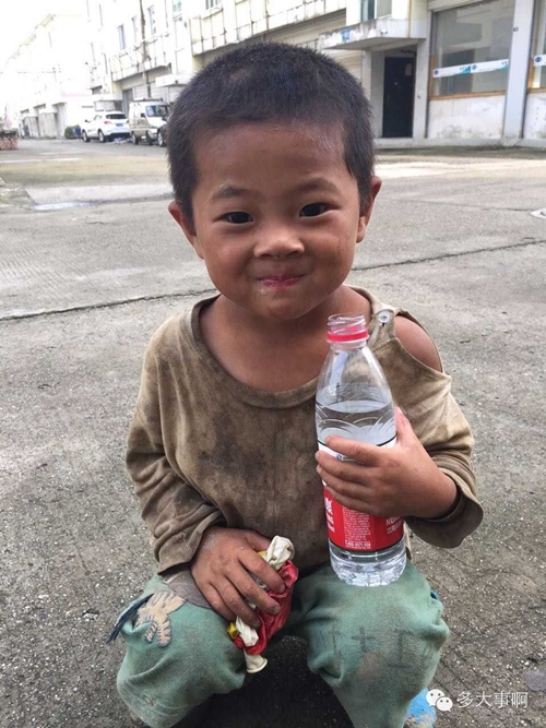 เด็กถูกขังกรง เด็กถูกขังกรง