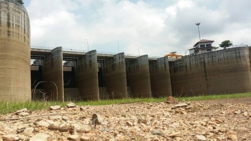 เขื่อนน้ำแห้ง เขื่อนน้ำแห้ง