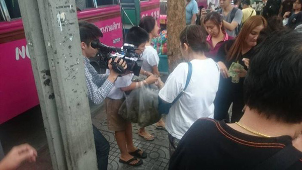 น้องฟิวส์ขายขนม น้องฟิวส์ขายขนม