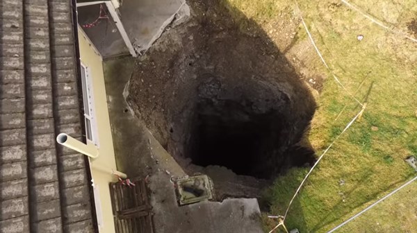 หลุมยักษ์ หลุมยักษ์