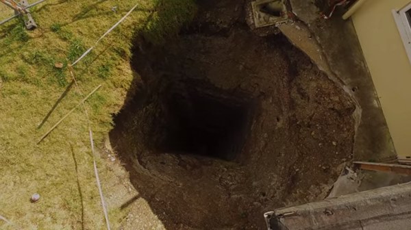 หลุมยักษ์ หลุมยักษ์