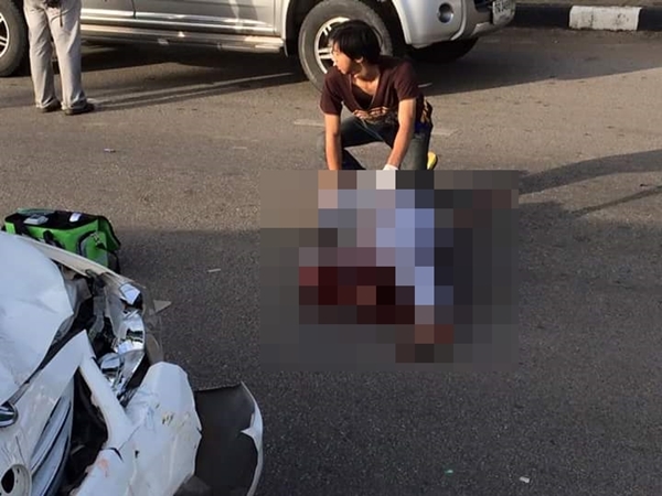 มอเตอร์ไซค์ปาดหน้ารถเก๋งโดนชนขาขาด มอเตอร์ไซค์ปาดหน้ารถเก๋งโดนชนขาขาด