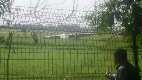 เครื่องบินลาวจอดฉุกเฉินกลางทุ่ง เครื่องบินลาวจอดฉุกเฉินกลางทุ่ง