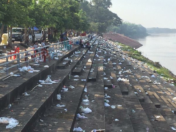 ซากขยะงานบั้งไฟ ซากขยะงานบั้งไฟ