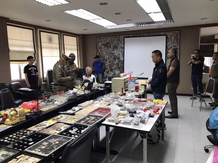 ยกเค้าเกลี้ยงทั้งบ้าน ยกเค้าเกลี้ยงทั้งบ้าน