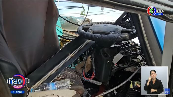 รถทัวร์ชนต้นไม้ รถทัวร์ชนต้นไม้