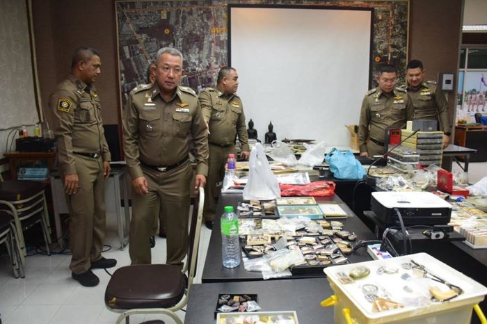 ยกเค้าเกลี้ยงทั้งบ้าน ยกเค้าเกลี้ยงทั้งบ้าน