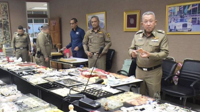 ยกเค้าเกลี้ยงทั้งบ้าน ยกเค้าเกลี้ยงทั้งบ้าน