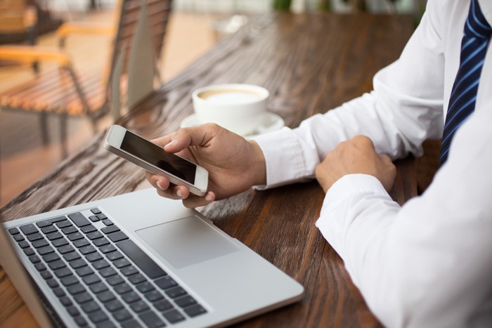 แชตจี้หลังเลิกงาน ต้องคุยกับลูกค้า แบบนี้ไม่โอเค แชตจี้หลังเลิกงาน ต้องคุยกับลูกค้า แบบนี้ไม่โอเค