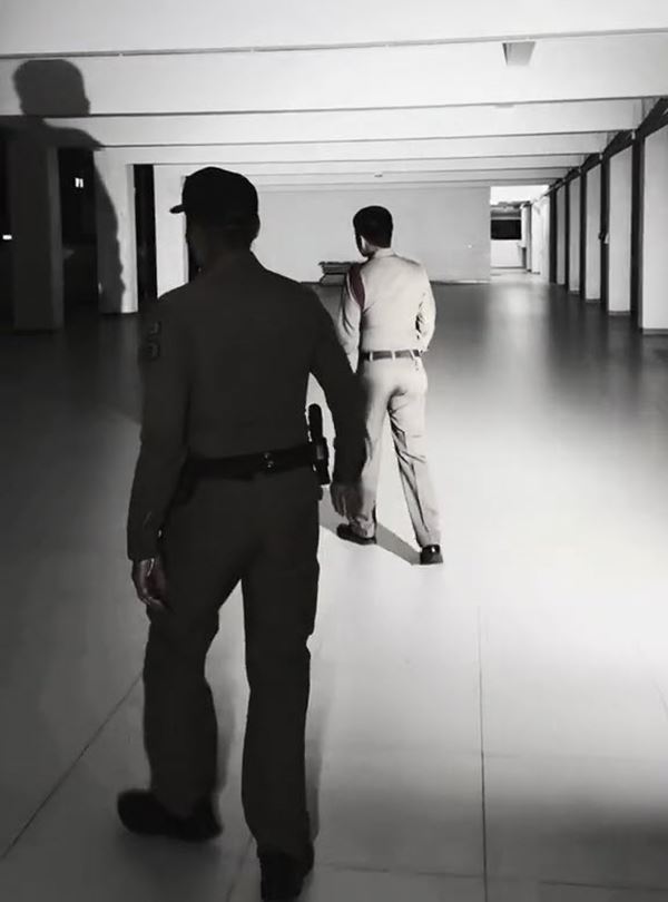 เสียงดนตรีไทยปริศนา ดังตอนตี 5 ในโรงเรียน ตร. ลุยตรวจ 5 คน เดินอย่างชิด เสียงดนตรีไทยปริศนา ดังตอนตี 5 ในโรงเรียน ตร. ลุยตรวจ 5 คน เดินอย่างชิด