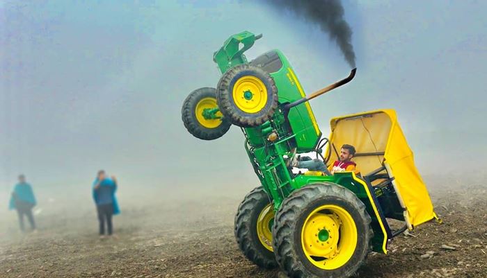 รถแทรกเตอร์ยกล้อ รถแทรกเตอร์ยกล้อ