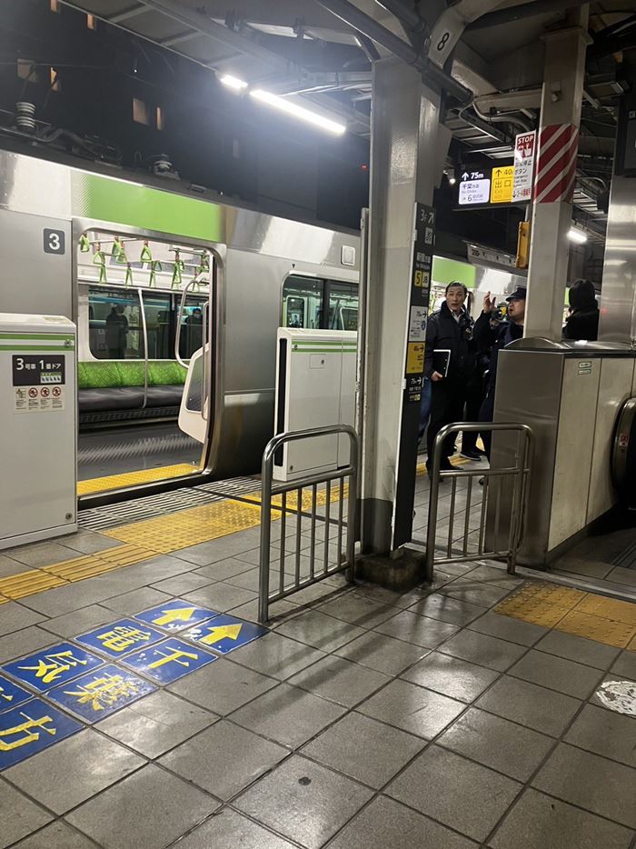 แทงคนบนรถไฟ แทงคนบนรถไฟ