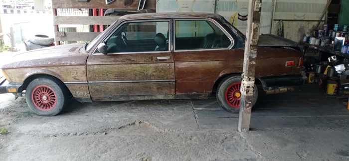 ญาติให้ BMW E21 320i เป็นของขวัญ จะซ่อมเอาไว้ใช้หรือจะขายต่อดี ญาติให้ BMW E21 320i เป็นของขวัญ จะซ่อมเอาไว้ใช้หรือจะขายต่อดี