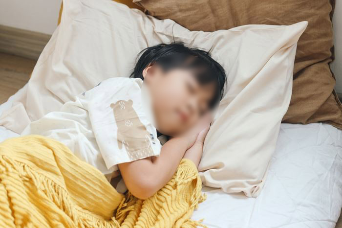 แม่เห็นลูกนอนไม่ตื่น คิดว่าพี่เลี้ยงแอบให้ยา รู้ความจริงช็อกยิ่งกว่า แม่เห็นลูกนอนไม่ตื่น คิดว่าพี่เลี้ยงแอบให้ยา รู้ความจริงช็อกยิ่งกว่า