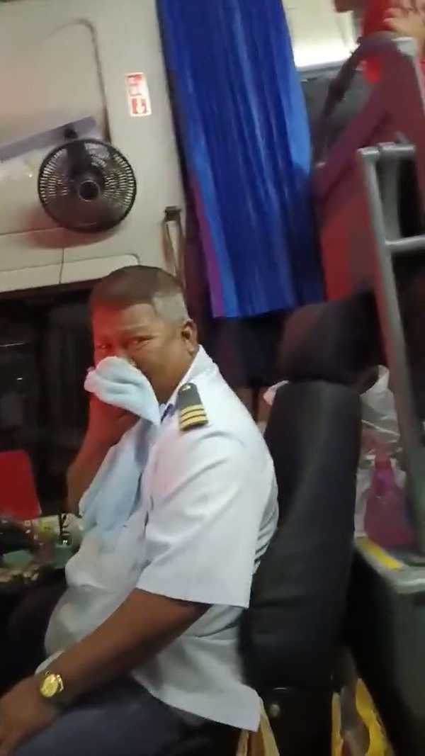 นทท. จีน กลั้นไม่อยู่ ผายลมในรสบัส นทท. จีน กลั้นไม่อยู่ ผายลมในรสบัส