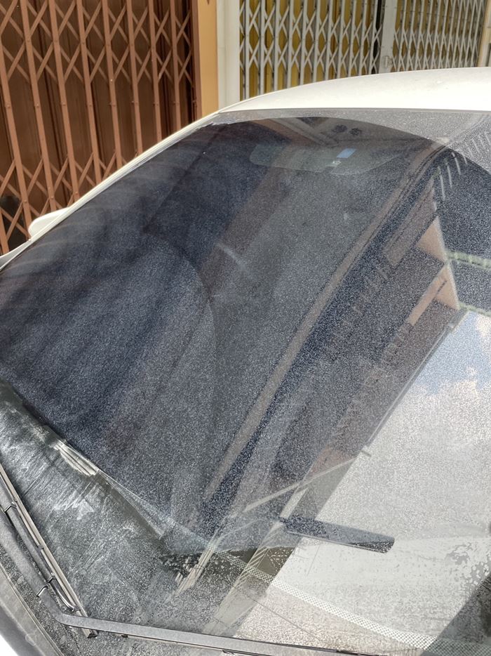 จอดรถสนามบินดอนเมือง เป็นคราบขาวล้างไม่ออก จอดรถสนามบินดอนเมือง เป็นคราบขาวล้างไม่ออก