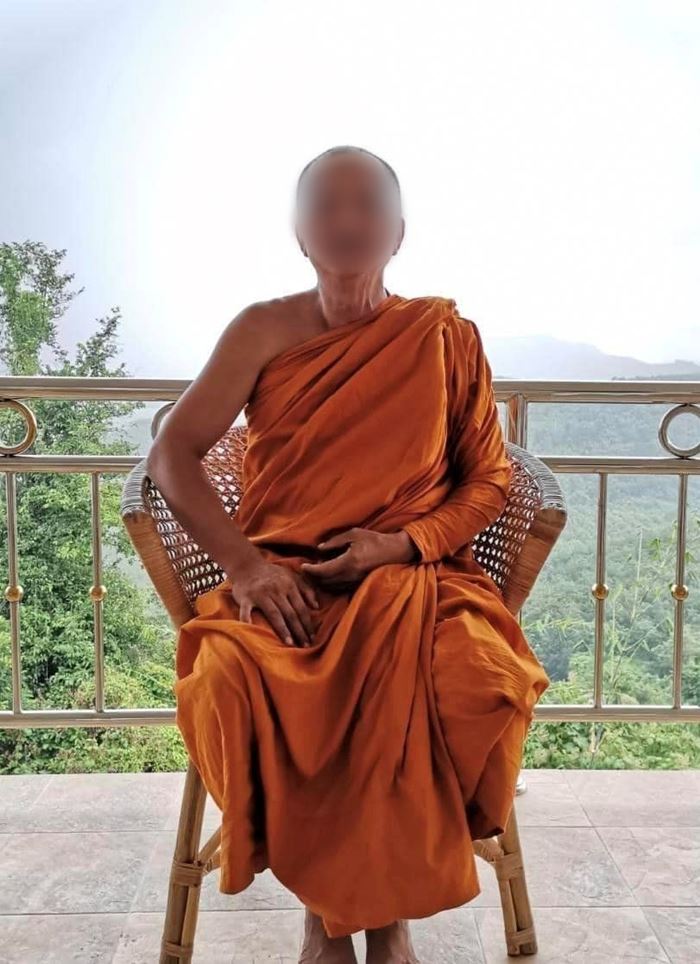 หลวงตากราบเด็กเชื่อมจิต หลวงตากราบเด็กเชื่อมจิต