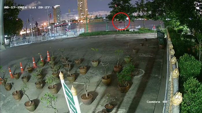 คิวพี ขี่เจ็ตสกีชนเรือหางยาว คิวพี ขี่เจ็ตสกีชนเรือหางยาว