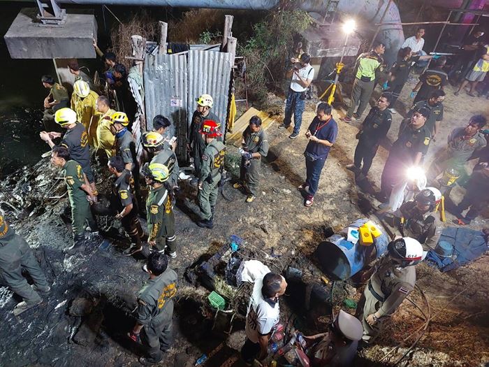 รถตกคลอง รถตกคลอง