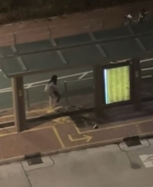 ถอดเสื้อกลางถนน ถอดเสื้อกลางถนน