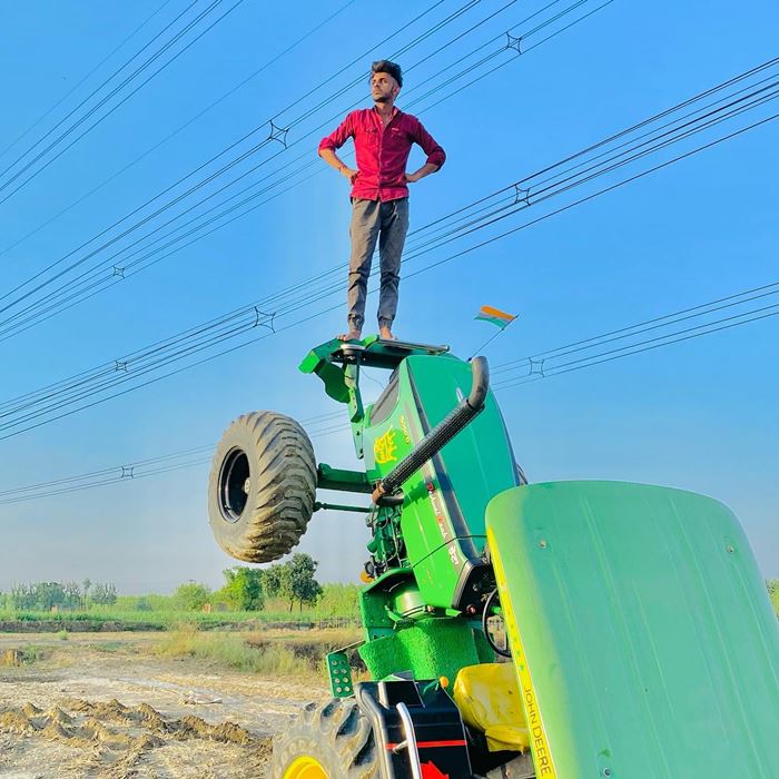 รถแทรกเตอร์ยกล้อ รถแทรกเตอร์ยกล้อ