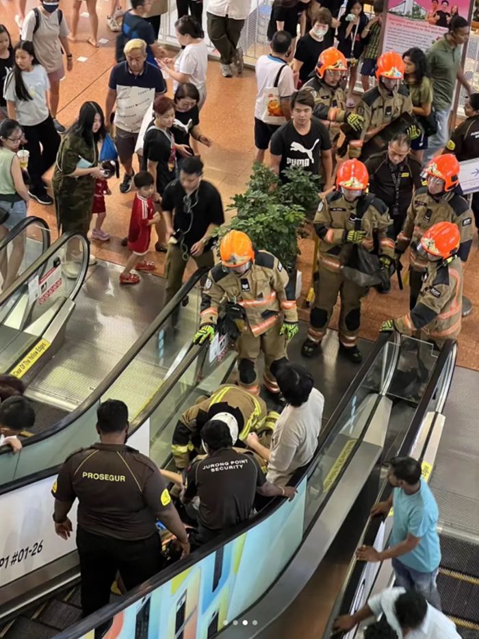 เท้าติดบันไดเลื่อน เท้าติดบันไดเลื่อน