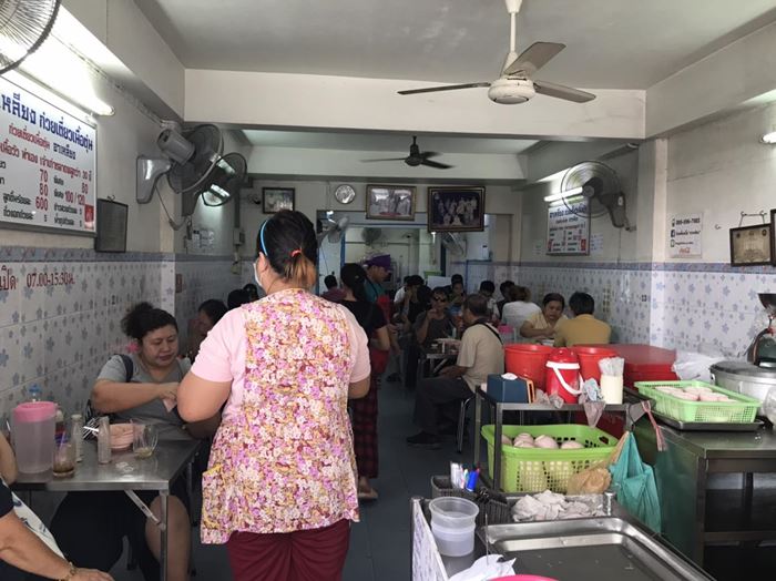 ลีน่าจัง กินก๋วยเตี๋ยวเจ้าดัง เทพริกป่นเกือบหมด ลีน่าจัง กินก๋วยเตี๋ยวเจ้าดัง เทพริกป่นเกือบหมด