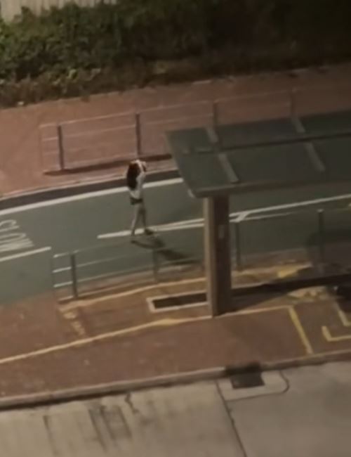 ถอดเสื้อกลางถนน ถอดเสื้อกลางถนน