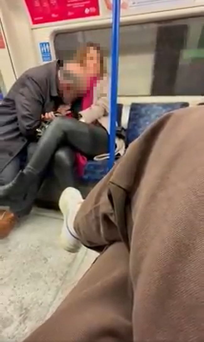 พลอดรัก พลอดรัก