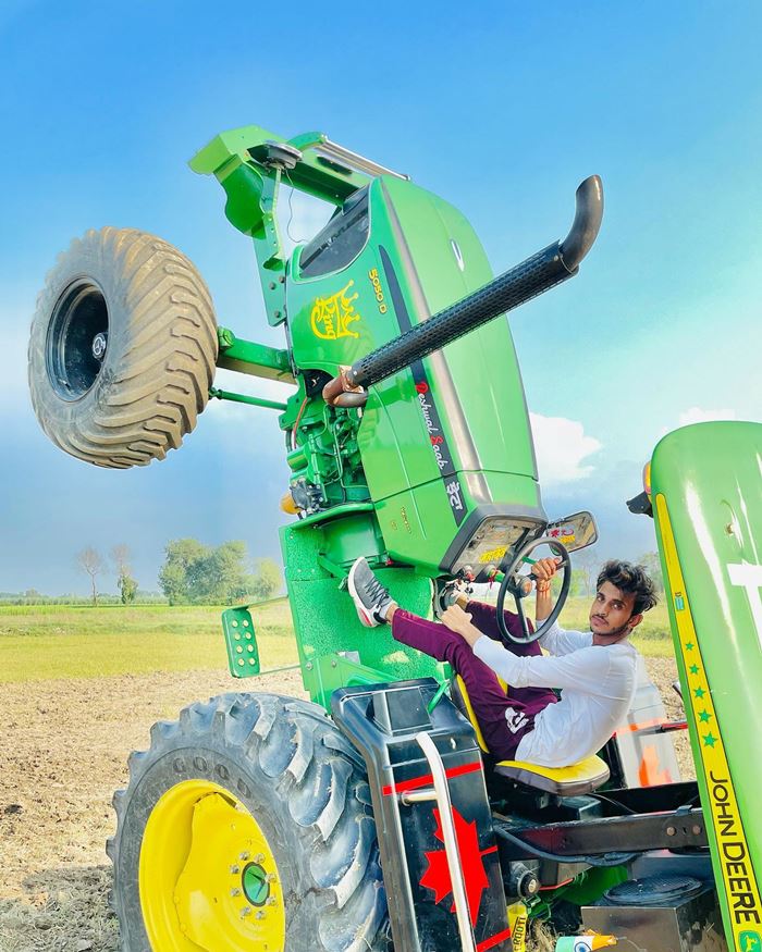 รถแทรกเตอร์ยกล้อ รถแทรกเตอร์ยกล้อ