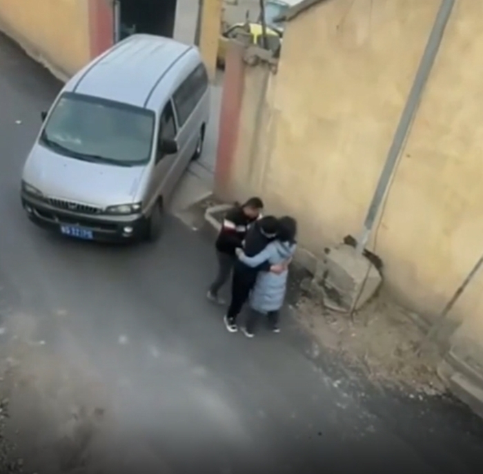 คนกอดกัน คนกอดกัน