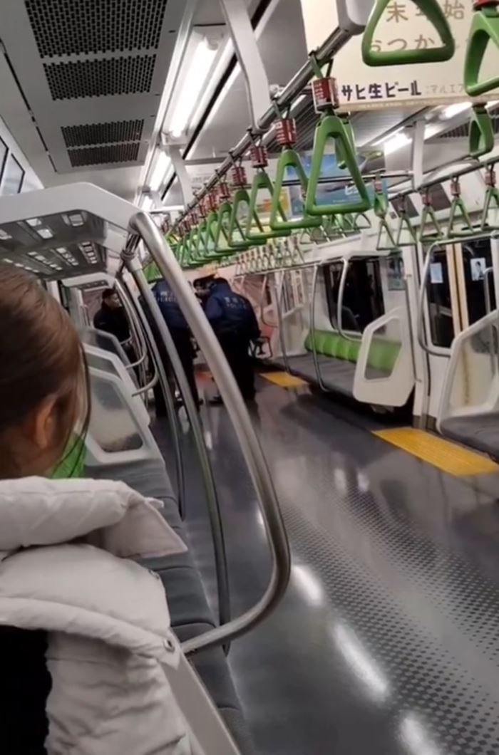 แทงคนบนรถไฟ แทงคนบนรถไฟ