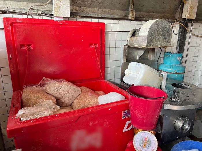 ลูกชิ้นเถื่อน ลูกชิ้นเถื่อน