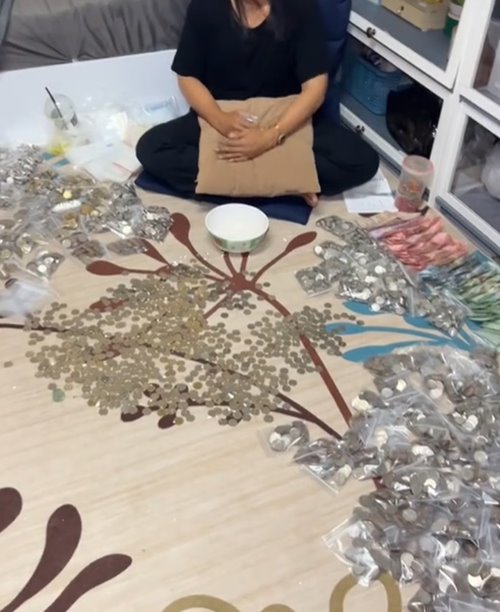 แม่บ้าน เก็บหอมรอมริบ เอาเงินใส่กระปุก 2 ปี แม่บ้าน เก็บหอมรอมริบ เอาเงินใส่กระปุก 2 ปี