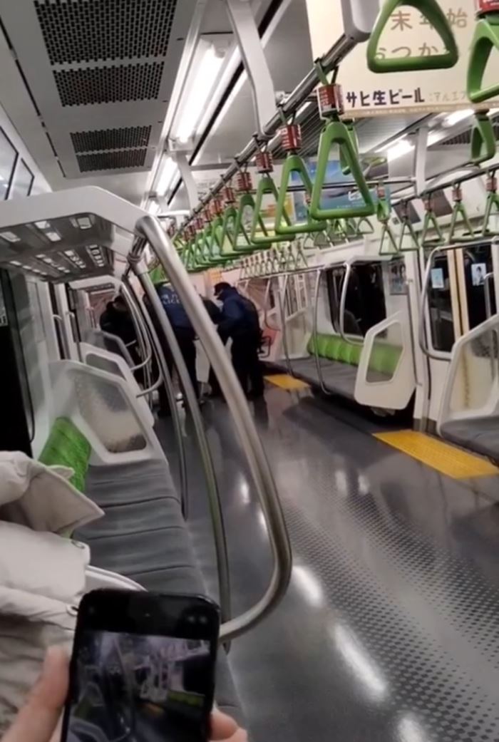 แทงคนบนรถไฟ แทงคนบนรถไฟ