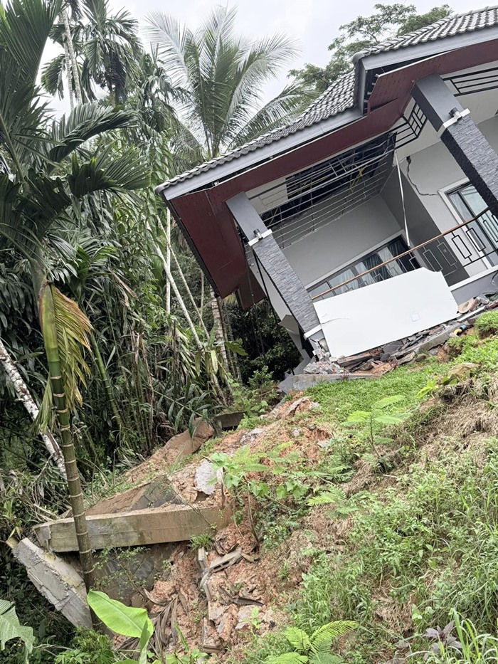 สร้างบ้านได้ 3 เดือน ดินทรุดบ้านพังทั้งหลัง สร้างบ้านได้ 3 เดือน ดินทรุดบ้านพังทั้งหลัง