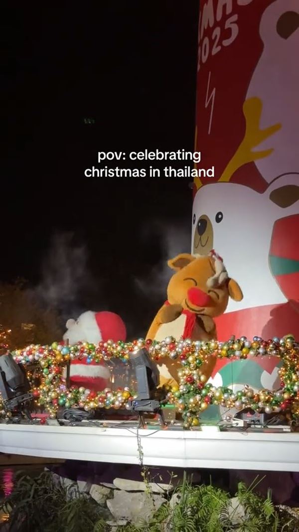 เที่ยวคริสต์มาสเมืองไทย เจอมาสคอสพ่นไฟ เต้นร่างแทบหลุด เที่ยวคริสต์มาสเมืองไทย เจอมาสคอสพ่นไฟ เต้นร่างแทบหลุด