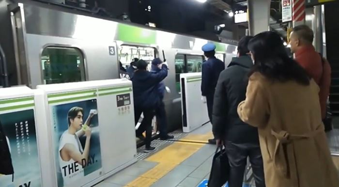 แทงคนบนรถไฟ แทงคนบนรถไฟ