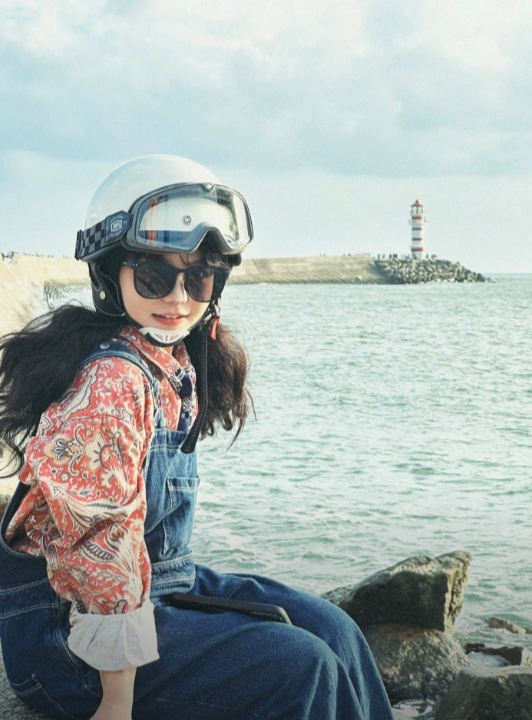 เน็ตไอดอลสาวร่างเล็ก เน็ตไอดอลสาวร่างเล็ก