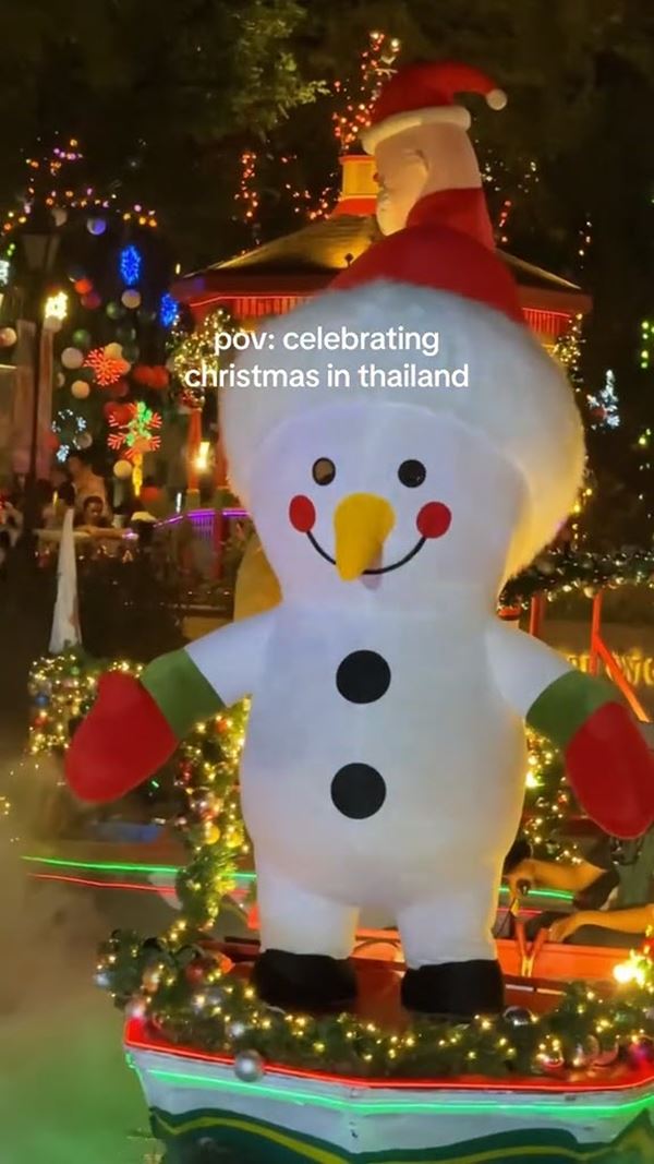 เที่ยวคริสต์มาสเมืองไทย เจอมาสคอสพ่นไฟ เต้นร่างแทบหลุด เที่ยวคริสต์มาสเมืองไทย เจอมาสคอสพ่นไฟ เต้นร่างแทบหลุด