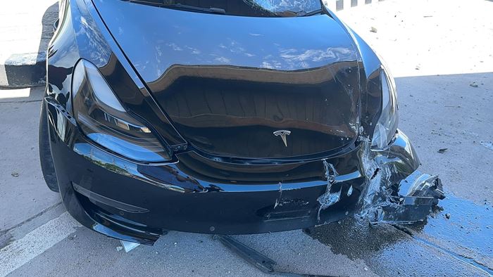 Tesla ค่าซ่อม 1.3 ล้าน Tesla ค่าซ่อม 1.3 ล้าน