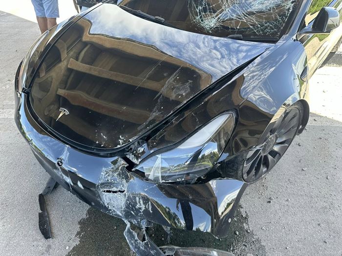 Tesla ค่าซ่อม 1.3 ล้าน Tesla ค่าซ่อม 1.3 ล้าน