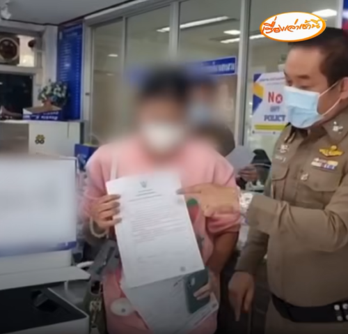 บาร์ดังเจอชุดปกครองบุก หลังถูกขุดปมฉาว ลูกค้าชี้ถูกถ่ายบัตร ปชช. บาร์ดังเจอชุดปกครองบุก หลังถูกขุดปมฉาว ลูกค้าชี้ถูกถ่ายบัตร ปชช.
