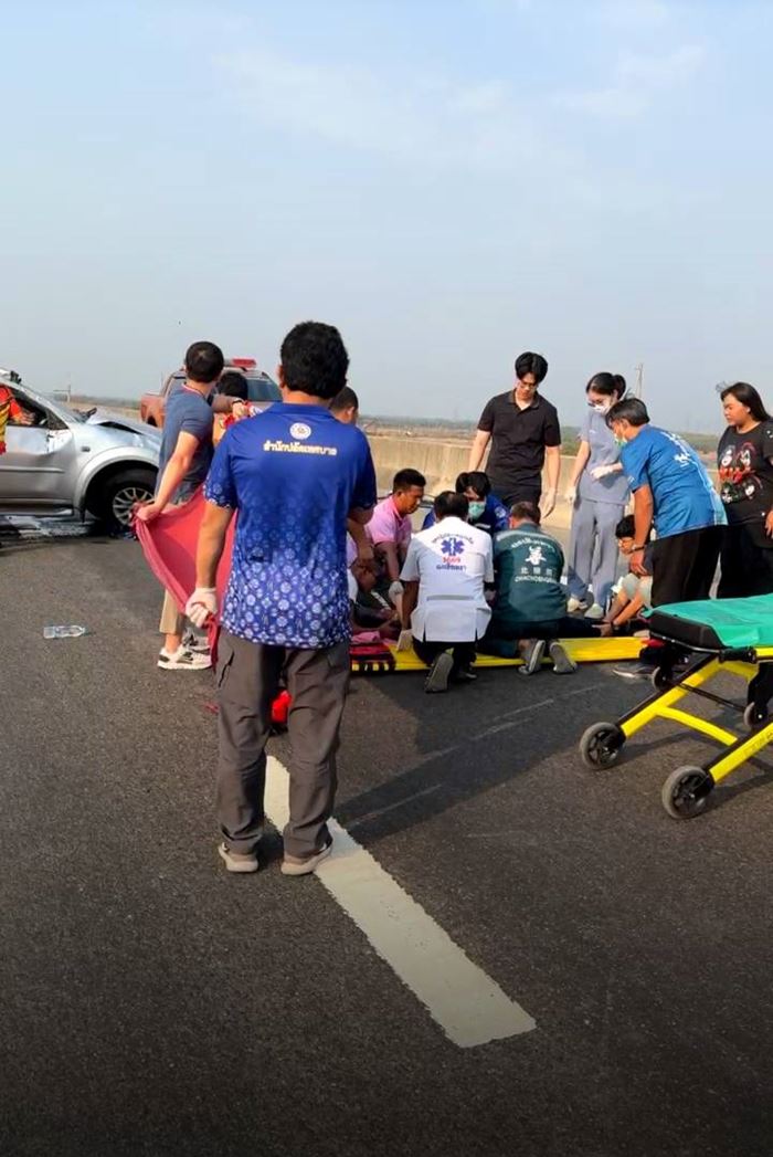 พันเอกหญิง เสียหลักขับชนแบริเออร์ รถหวิดร่วงทางด่วน พันเอกหญิง เสียหลักขับชนแบริเออร์ รถหวิดร่วงทางด่วน