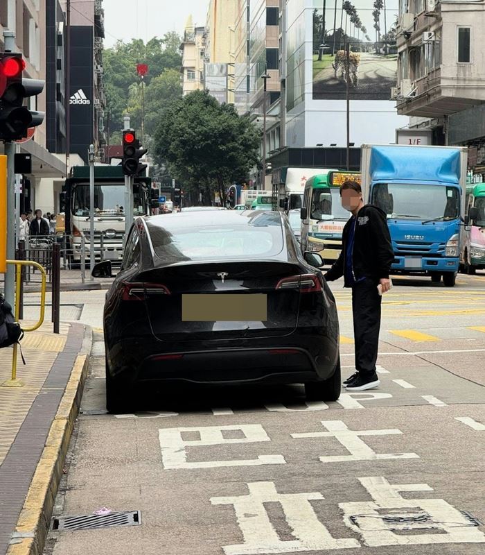 ขับรถหรูนิสัยแย่ ขับรถหรูนิสัยแย่