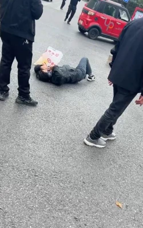 ขับรถชนสาว ตามดูแลดีถึง 1 ปี ขยับจากคู่กรณี เป็นคู่แต่งงาน ขับรถชนสาว ตามดูแลดีถึง 1 ปี ขยับจากคู่กรณี เป็นคู่แต่งงาน