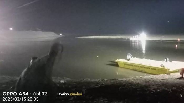 กู้ภัยขนหัวลุก งมหาร่างคนตกแม่น้ำ เจอภาพสาวปริศนานั่งริมน้ำ กู้ภัยขนหัวลุก งมหาร่างคนตกแม่น้ำ เจอภาพสาวปริศนานั่งริมน้ำ